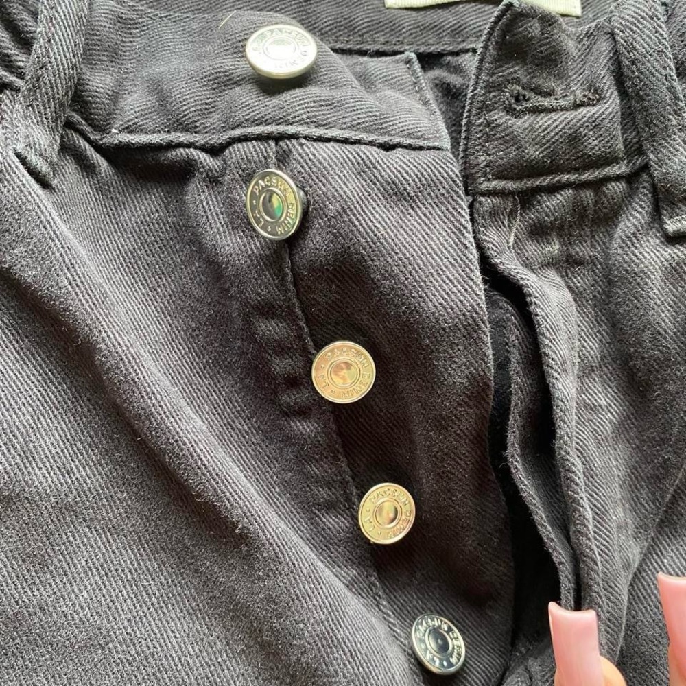 black mom jeans with knee rips, barely worn, in good condition, high waisted. - Picture 3 of 3